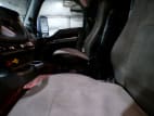Interior seats for this 2021 Kenworth T680 (Stock number: UMJ432094A)
