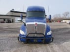 Exterior full front view for this 2021 Kenworth T680 (Stock number: UMJ434869A)