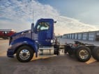 Exterior full driver side for this 2021 Kenworth T680 (Stock number: UMJ470919)