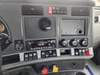 Interior radio and navigation system for this 2021 Kenworth T680 (Stock number: UMJ470919)