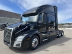 Exterior front drivers side for this 2021 Volvo VNL 860 (Stock number: UMN275745)