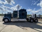 Exterior full driver side for this 2021 Kenworth W900L (Stock number: UMR431870)