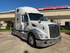 Exterior front passenger side for this 2022 Peterbilt 579 (Stock number: UND759971)