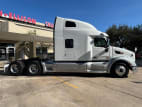 Exterior full passenger side for this 2022 Peterbilt 579 (Stock number: UND759971)