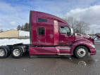 Exterior full passenger side for this 2022 Kenworth T680 (Stock number: UNJ466602)