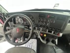 Interior dash for this 2022 Kenworth T680 (Stock number: UNJ466604)