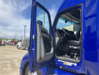 Drivers side door open for this 2022 Kenworth T680 (Stock number: UNJ467040)