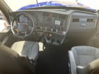 Interior cockpit for this 2022 Kenworth T680 (Stock number: UNJ467040)