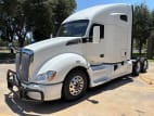 Exterior front drivers side for this 2022 Kenworth T680 (Stock number: UNJ467048)