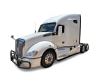 Featured image with white background for this 2022 Kenworth T680 (Stock number: UNJ467048)