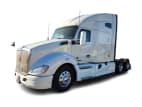 Featured image with white background for this 2022 Kenworth T680 (Stock number: UNJ467049)