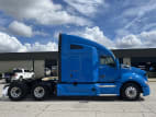 Exterior full passenger side for this 2022 Kenworth T680 (Stock number: UNJ467053)
