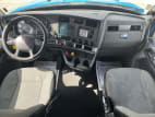 Interior cockpit for this 2022 Kenworth T680 (Stock number: UNJ467053)
