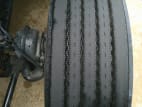 Driver side front tire tread for this 2022 Kenworth T680 (Stock number: UNJ467076)