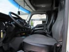 Interior seats for this 2022 Kenworth T680 (Stock number: UNJ467079)
