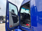 Drivers side door open for this 2022 Kenworth T680 (Stock number: UNJ467088)