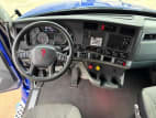 Interior dash for this 2022 Kenworth T680 (Stock number: UNJ467088)