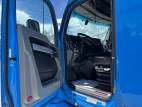 Drivers side door open for this 2022 Kenworth T680 (Stock number: UNJ467096)