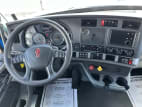 Interior dash for this 2022 Kenworth T680 (Stock number: UNJ467096)