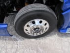 Driver side front tire tread for this 2022 Kenworth T680 (Stock number: UNJ467115)