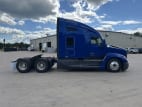Exterior full passenger side for this 2022 Kenworth T680 (Stock number: UNJ469331)