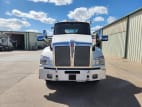 Exterior full front view for this 2022 Kenworth T880 (Stock number: UNJ471037)