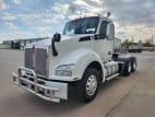 Exterior front drivers side for this 2022 Kenworth T880 (Stock number: UNJ471041)