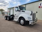 Exterior front passenger side for this 2022 Kenworth T880 (Stock number: UNJ471041)