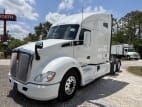 Exterior front drivers side for this 2022 Kenworth T680 (Stock number: UNJ477962)