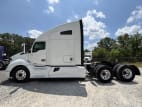 Exterior full driver side for this 2022 Kenworth T680 (Stock number: UNJ477962)