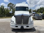 Exterior full front view for this 2022 Kenworth T680 (Stock number: UNJ477962)