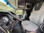 Interior seats for this 2022 Kenworth T680 (Stock number: UNJ477962)