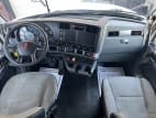 Interior cockpit for this 2022 Kenworth T680 (Stock number: UNJ477963)