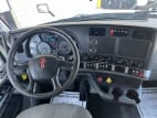 Interior dash for this 2022 Kenworth T680 (Stock number: UNJ477963)