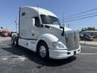 Exterior front passenger side for this 2022 Kenworth T680 (Stock number: UNJ477966)