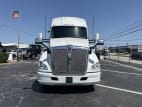 Exterior full front view for this 2022 Kenworth T680 (Stock number: UNJ477966)