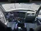 Interior cockpit for this 2022 Kenworth T680 (Stock number: UNJ477966)