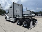 Exterior rear driver side for this 2022 Kenworth T680 (Stock number: UNJ477967)