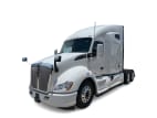 Featured image with white background for this 2022 Kenworth T680 (Stock number: UNJ477967)