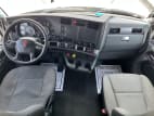 Interior cockpit for this 2022 Kenworth T680 (Stock number: UNJ477967)