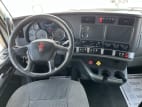 Interior dash for this 2022 Kenworth T680 (Stock number: UNJ477967)