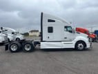 Exterior full passenger side for this 2022 Kenworth T680 (Stock number: UNJ479147)