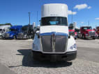Exterior full front view for this 2022 Kenworth T680 (Stock number: UNJ492009)