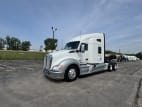 Exterior front drivers side for this 2022 Kenworth T680 (Stock number: UNJ492678)