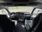 Interior cockpit for this 2022 Kenworth T680 (Stock number: UNJ492678)