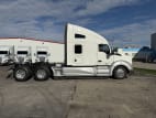 Exterior full passenger side for this 2022 Kenworth T680 (Stock number: UNJ492689)