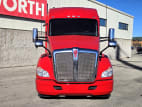 Exterior full front view for this 2022 Kenworth T680 (Stock number: UNJ494054)