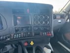Interior radio and navigation system for this 2023 Kenworth T680 (Stock number: UPJ231782)