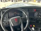 Interior steering wheel for this 2024 Kenworth W990 (Stock number: URJ351372)