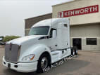 Exterior front drivers side for this 2020 Kenworth T680 (Stock number: ULJ354411)